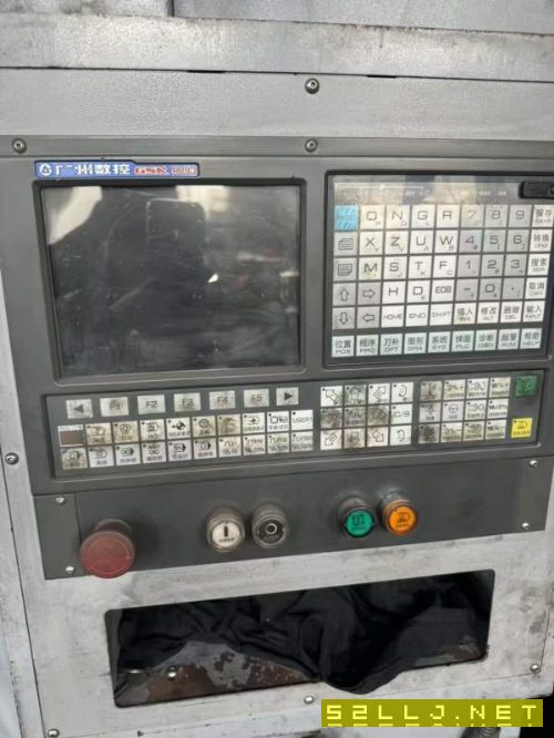 剛剛買下精品上海松谷61631500數控車床，搭配了液壓卡.
