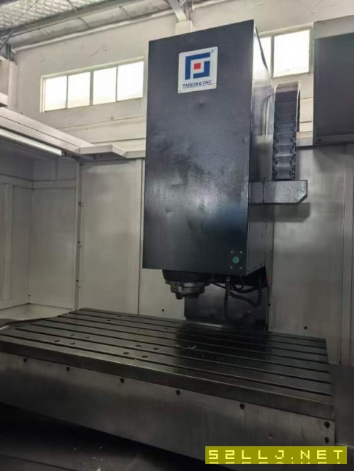 臺功1580立式加工中心兩線一硬滾柱導軌.Y軸四導軌發那.