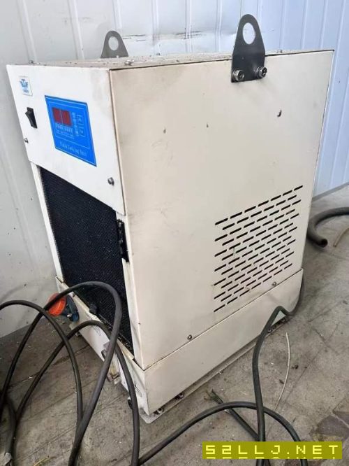剛到一臺(tái)灣友佳FV-800A立式加工中心、兩線一硬、主軸.