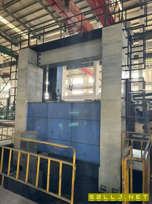 福建成功DVT4米立車。加工高度3.15米，卡盤直徑3.15米.
