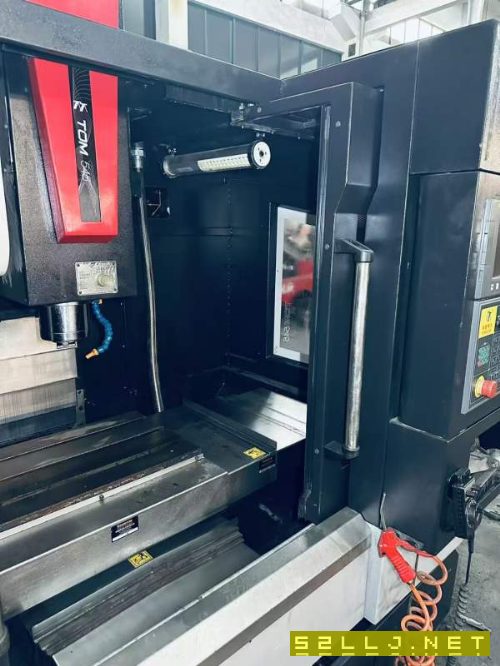 創勝特爾加工中心TOM545同款兩臺，發那科系統，BT40主.