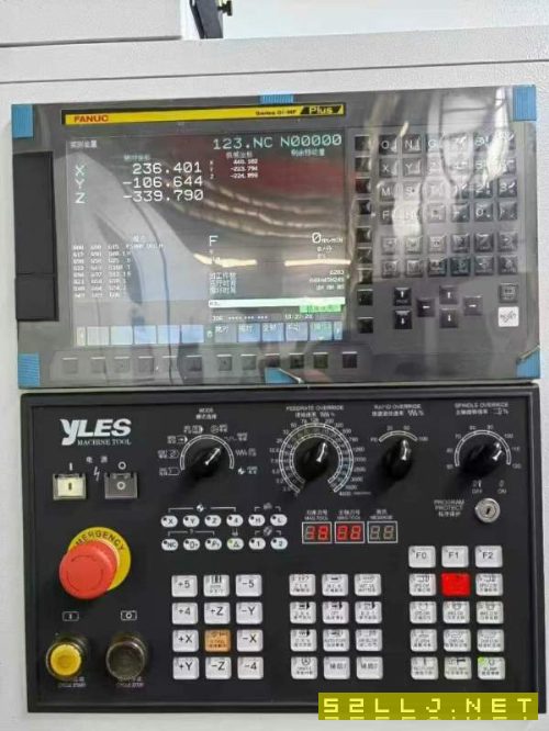 雅力士85立式加工中心同款兩臺，工作臺，三軸行程X/Y/.