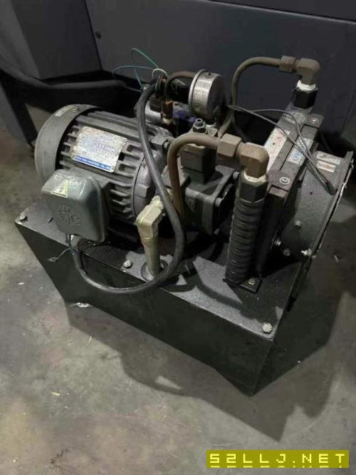 紐威1304S加工中心，1260重型加工中心，2015年出廠，.