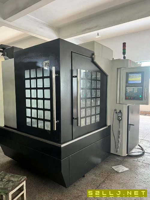 佳瑞特8070雕銑機，新代系統，安川電機驅動，ER32主軸，24000轉，三軸移動.