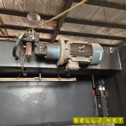 13年金方圓22503100折彎機。