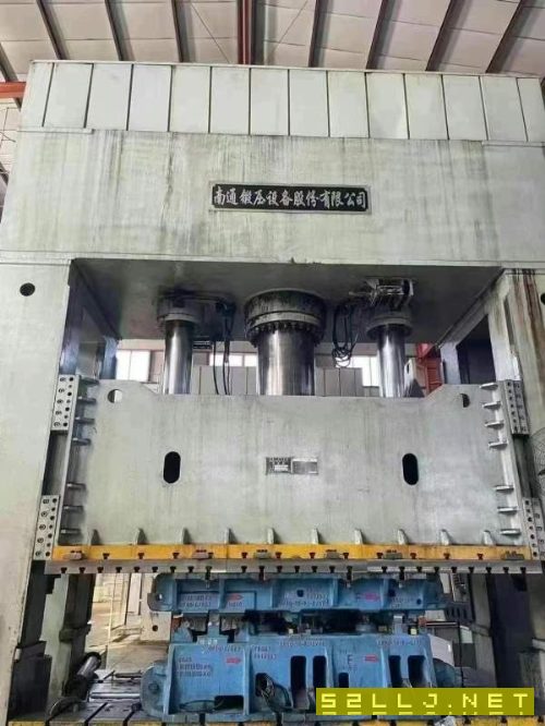 沈陽工廠剛剛買下二臺南通框架液壓機。一臺1600噸，有.