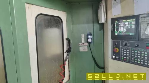 匈牙利500雙工作臺臥加，鑲鋼導軌滾柱滑塊，轉臺一度一分，60把鏈式刀庫。.