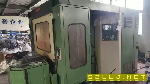匈牙利500雙工作臺臥加，鑲鋼導軌滾柱滑塊，轉臺一度一分，60把鏈式刀庫。.